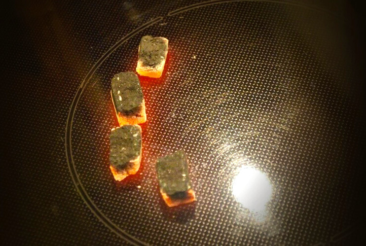 Последствия разогрева углей на стеклокерамической плите. Как отмыть плиту от углей кальяна?