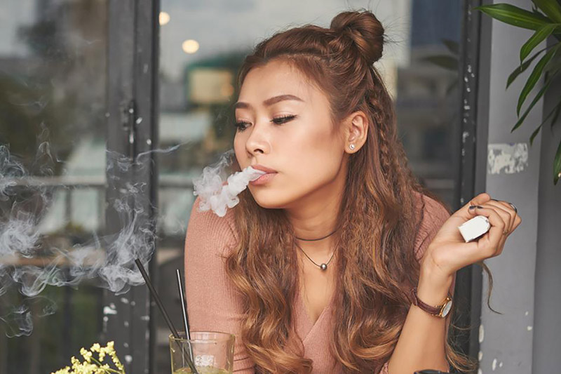 Курение вейпа в Таиланде